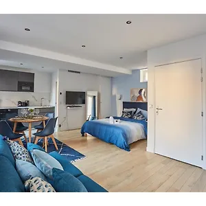 https://residence-porte-maillot-arc-de-triomphe.fr-paris.fr